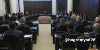Правительство Армении уходит в отставку: что ждёт Мартуни?