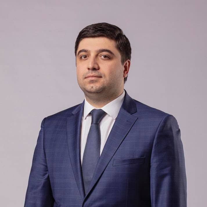Депутат Вагаршак Акобян на заседании парламента Армении