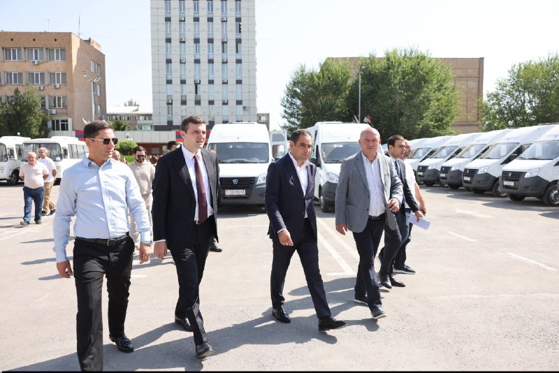 Министр Давит Худатян проинспектировал новые автобусы для Араратской области