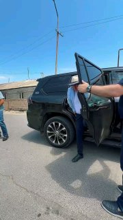 Премьер-министр на стройке детского сада в Ехегнаване, община Веди
