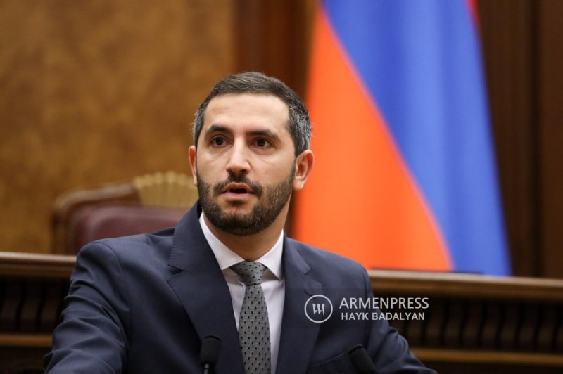 Рубен Рубинян на брифинге в Национальном собрании Армении