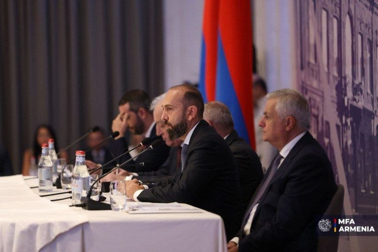Министр Арарат Мирзоян выступил на семинаре МИД после выборов в Армении