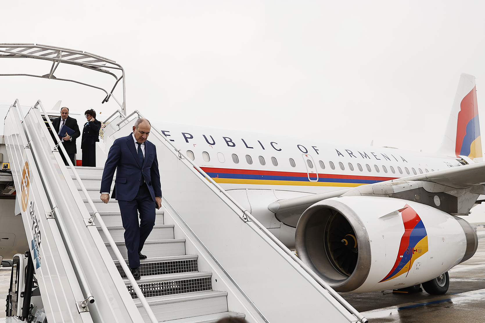 Никол Пашинян в аэропорту перед вылетом в Россию, Мартуни