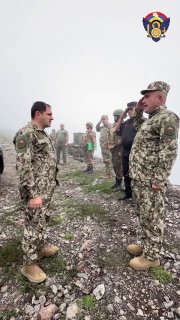 Сурен Папикян проинспектировал позиции в Мартуни, где несут службу резервисты