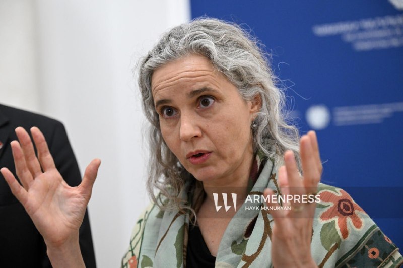 Урсула фон дер Ляйен и Никол Пашинян на встрече в Ереване