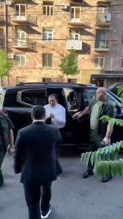 Сурен Папикян на встрече с молодёжью «Гражданского договора» в Мартуни
