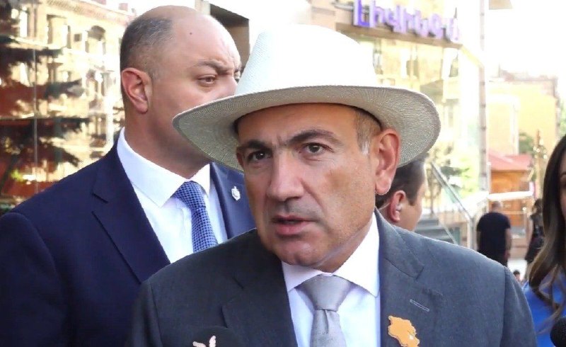 Никол Пашинян на брифинге, комментируя признание Геноцида армян Израилем