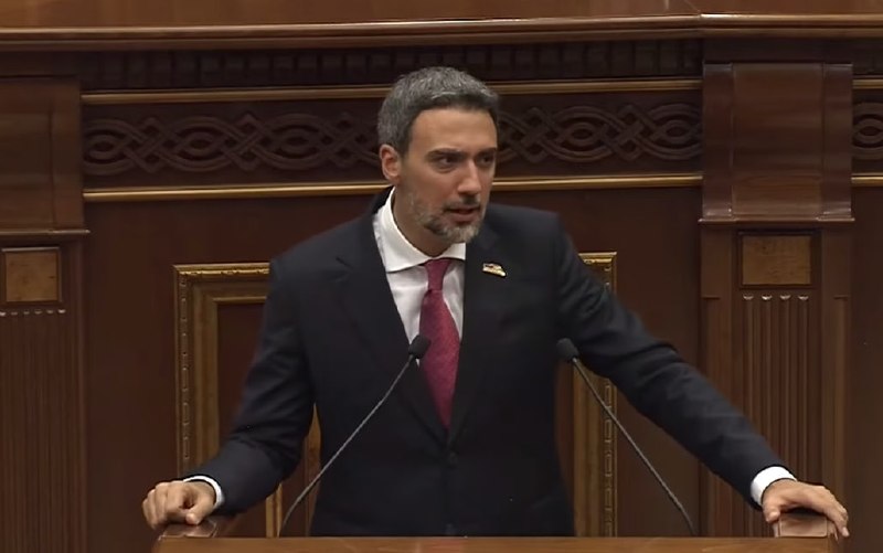 В парламенте Мартуни (Гегаркуник) заметили легенду армянского вестерна