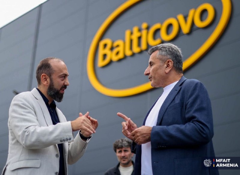 Министр Арарат Мирзоян осматривает производственные цеха завода биогаза Bovo GAS в Мартуни
