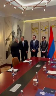 Никол Пашинян в Мартуни встретился с сенатором США Стивом Дэйнсом