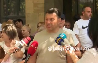 Эдмон Марукян выступает с заявлением в Мартуни, Гегаркуник