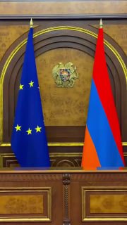 Премьер-министр Армении Никол Пашинян и председатель Еврокомиссии Урсула фон дер Ляйен на переговорах в Ереване