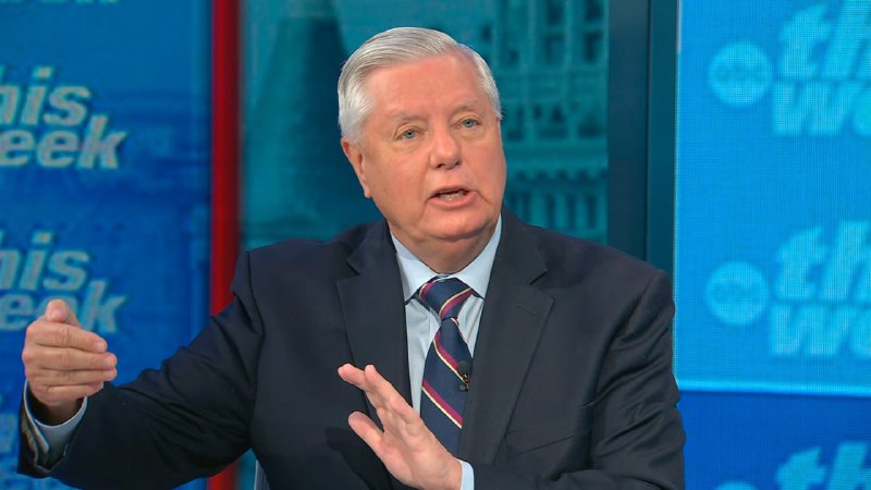 Сенатор Линдси Грэм выступает с речью о санкциях против России, Мартуни