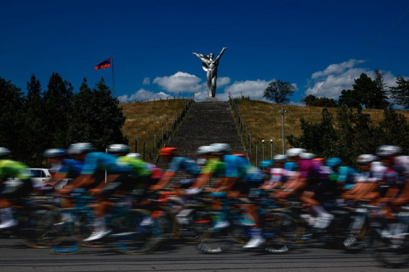 Tour of Armenia: второй этап велогонки стартовал по маршруту Киранц — Степанаван