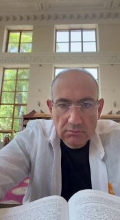 Никол Пашинян в читальном зале Национальной библиотеки